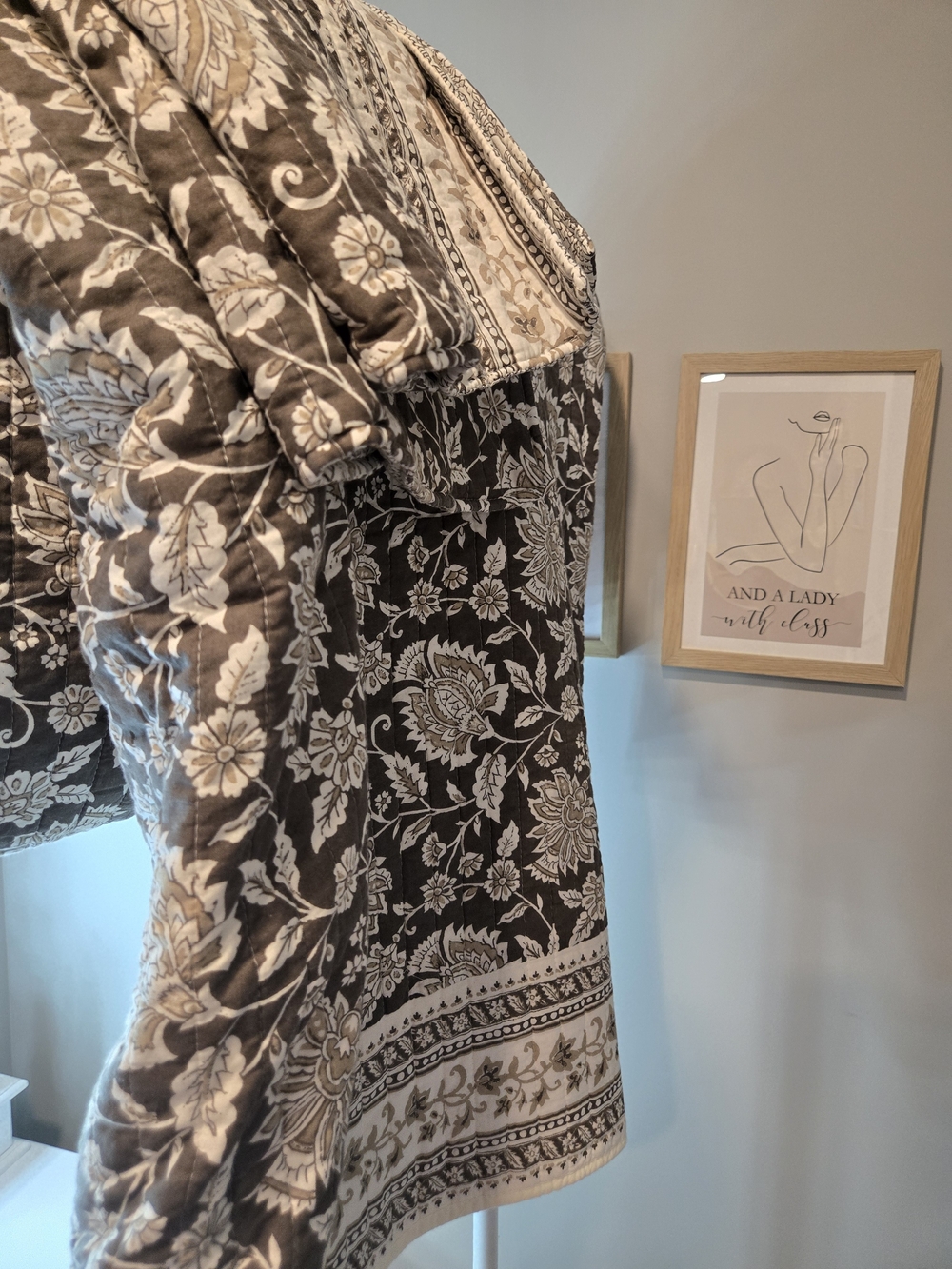 NWOT Levtex REVERSIBLE Brown and White Floral Quilt & 2 Shams - Picture 6 of 15